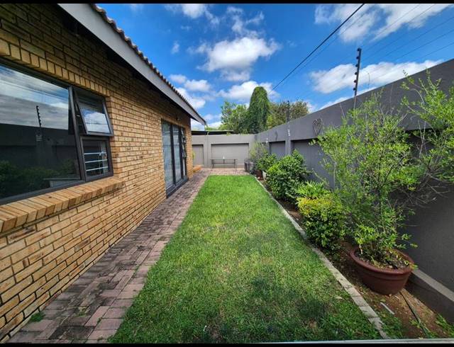 3 BEDROOM CLUSTER FOR SALE IN RACEVIEW